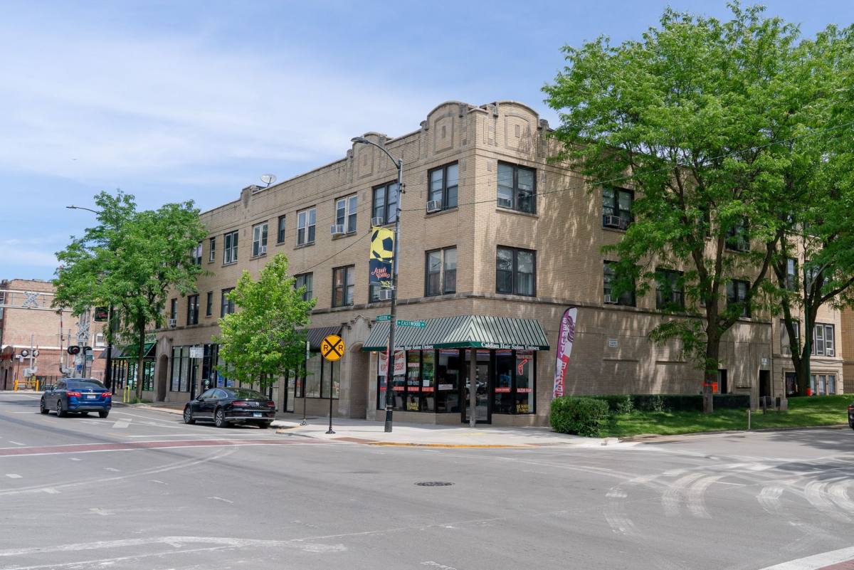 Apartment for rent at 3146-3170 W Eastwood Ave, Chicago, IL 60625