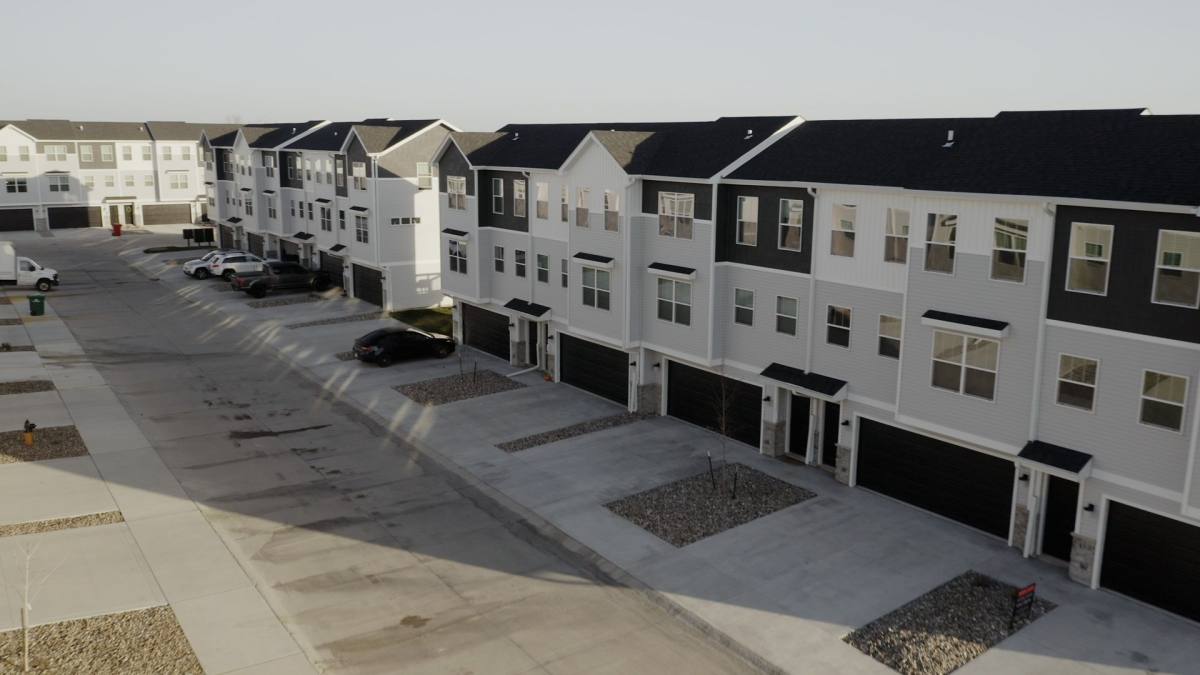 Townhouse for rent at 157 NE 22nd Lane, Ankeny, IA 50021
