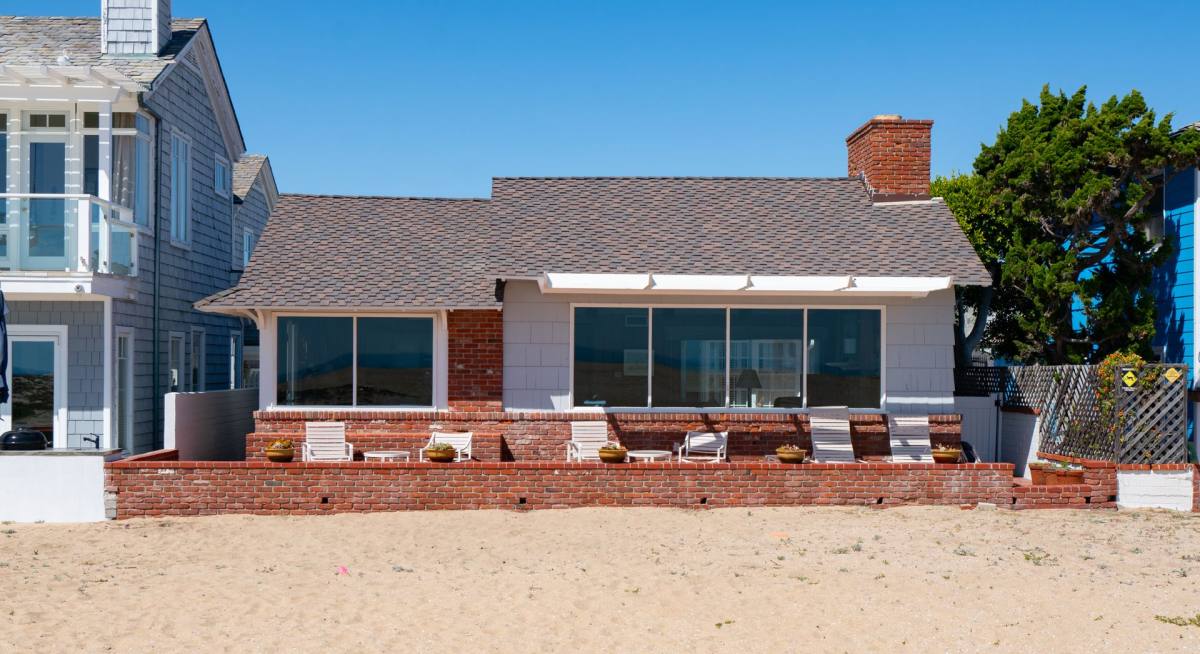 House for rent at 2124 E Oceanfront, Newport Beach, CA 92661
