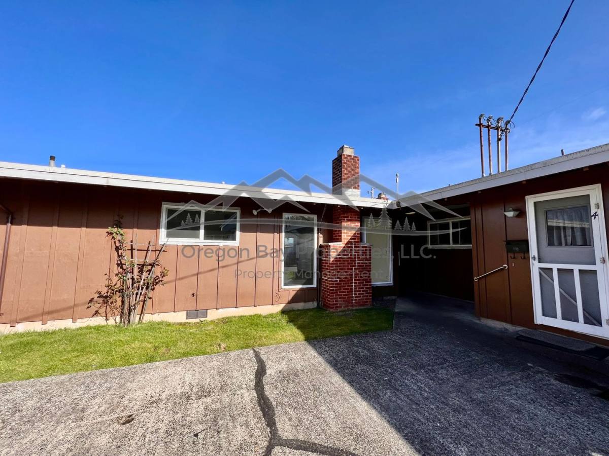 Apartment for rent at 544 N 2nd St, Coos Bay, OR 97420