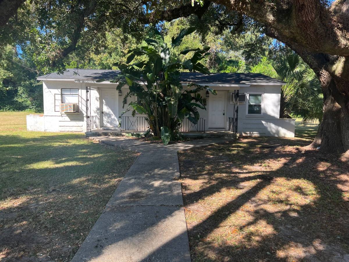 Apartment for rent at 879 Campus Circle, Tallahassee, FL 32304
