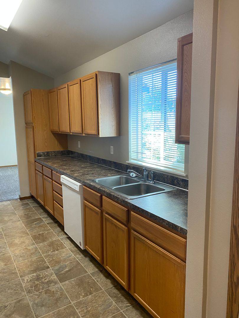 Apartment for rent at 305 S 3rd St, Selah, WA 98942