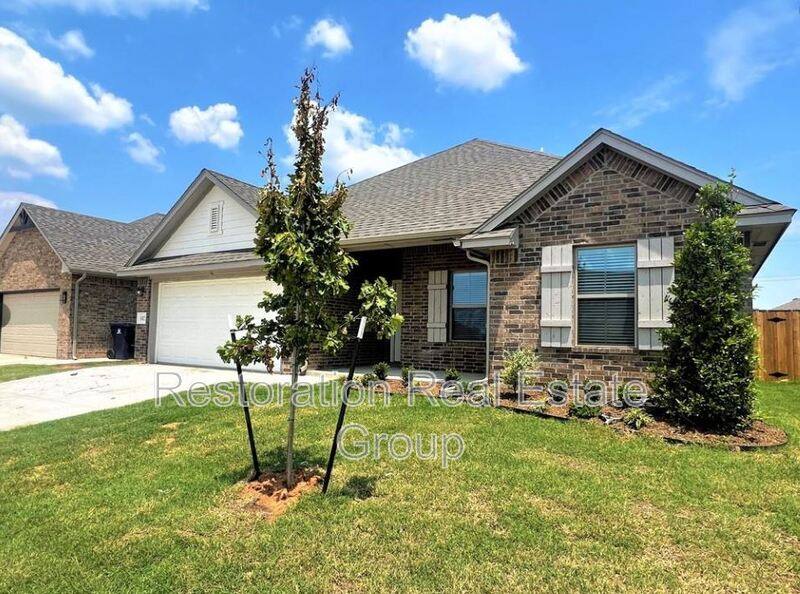 House for rent at 10012 Glover River Dr, Yukon, OK 73099