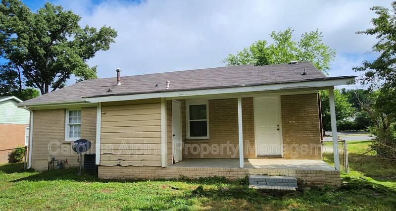 House for rent at 1724 Griers Grove Rd, Charlotte, NC 28216