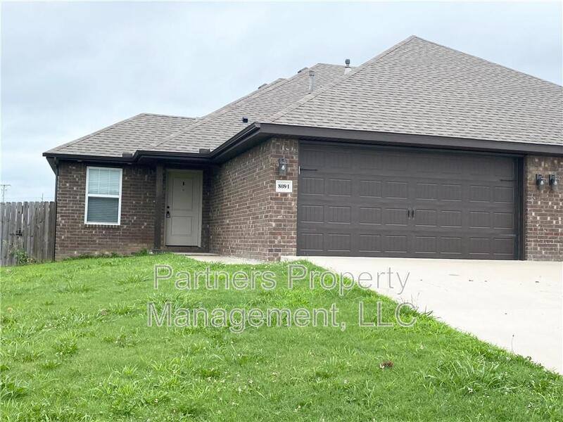 Apartment for rent at 812 Hindman Dr #1, Prairie Grove, AR 72753