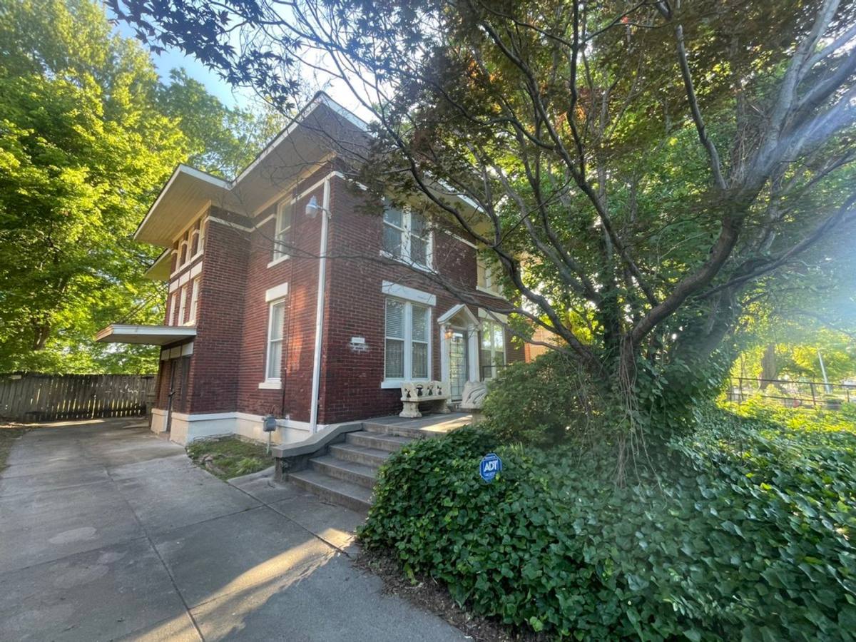 House for rent at 1214 Overton Park, Memphis, TN 38104