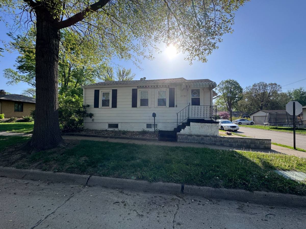 House for rent at 2744 S Lemon St, Sioux City, IA 51106