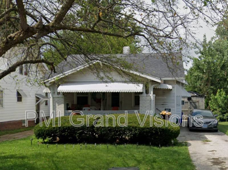 House for rent at 1420 E Division St, Decatur, IL 62526