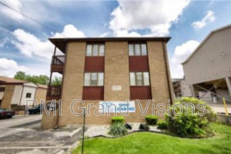 Apartment for rent at 955 4th St #4, Charleston, IL 61920