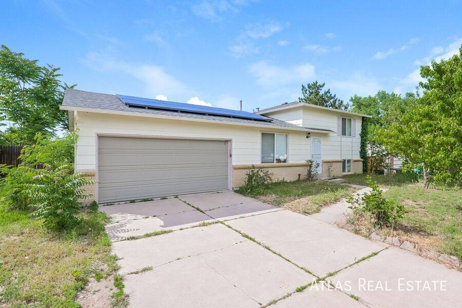 House for rent at 14935 E Columbia Dr, Aurora, CO 80014