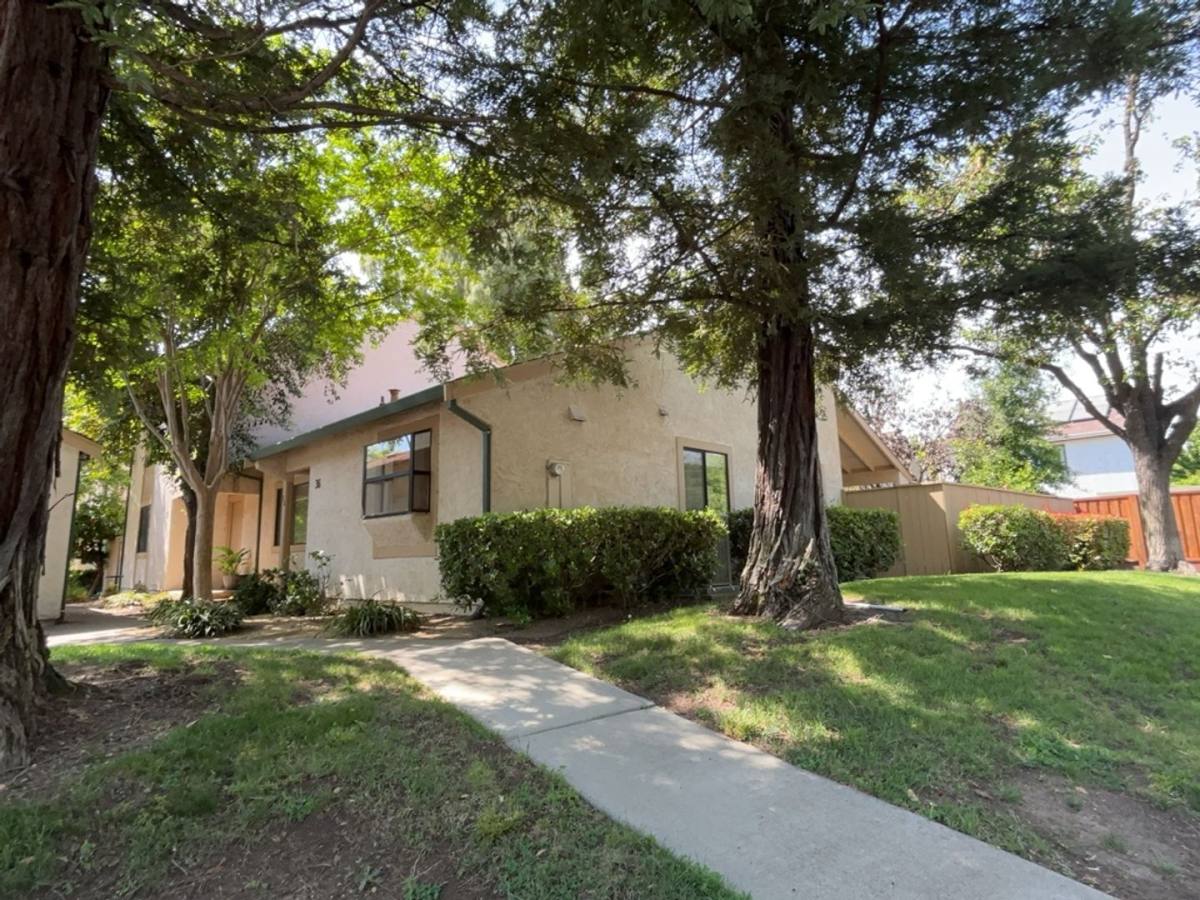 Townhouse for rent at 2128 Bueno Dr, Davis, CA 95616