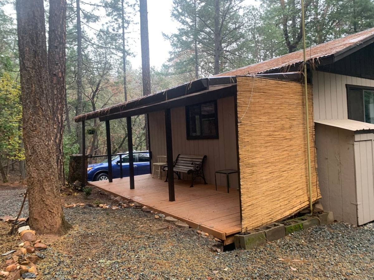 House for rent at 3520 B Robertson Bridge Rd, Grants Pass, OR 97526