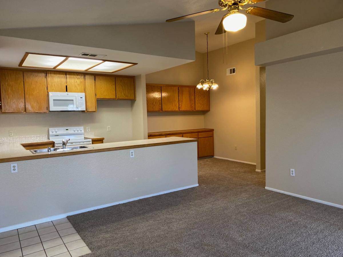 Townhouse for rent at 7621 Quailwood Dr, Bakersfield, CA 93309