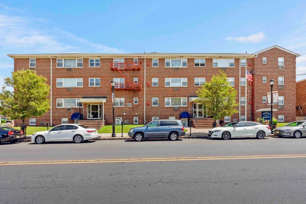 Apartment for rent at 124-126 128-134 Ridge Rd, North Arlington, NJ 07031