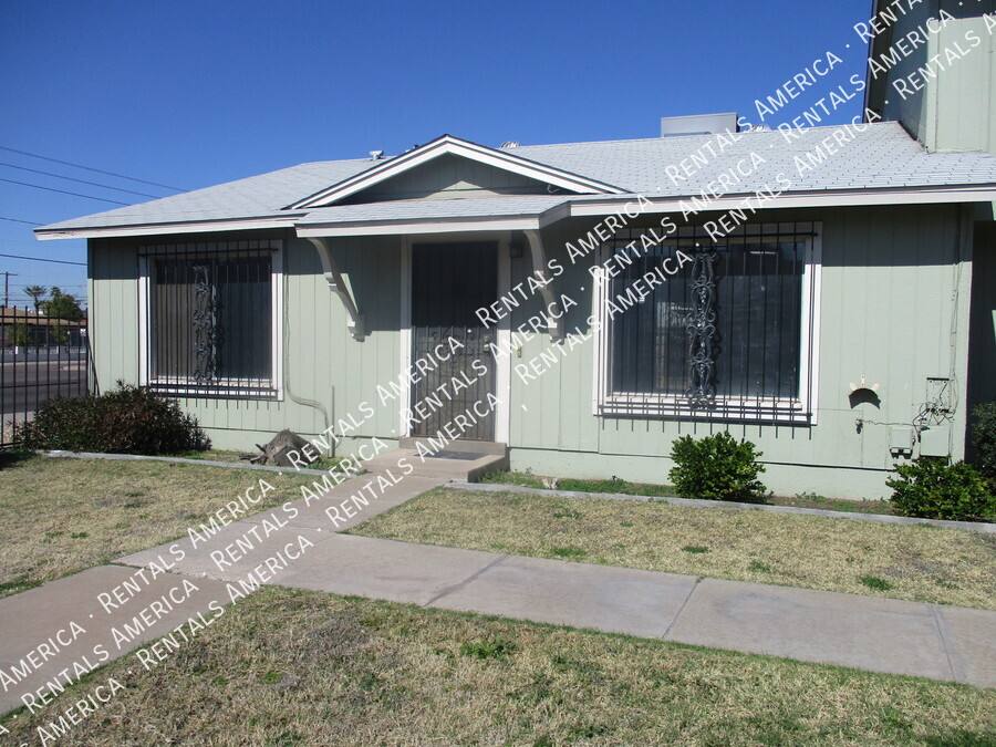 Townhouse for rent at 2645 W Highland Ave, Phoenix, AZ 85017