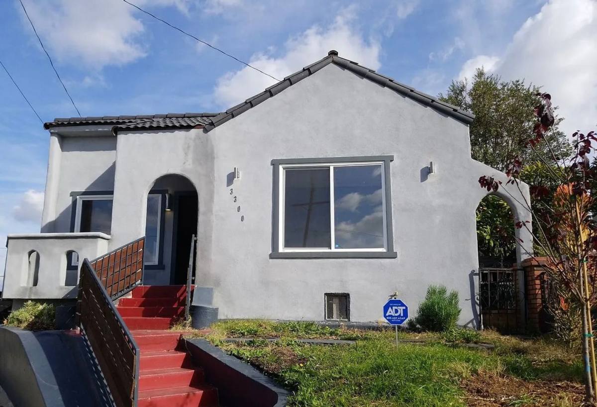 Apartment for rent at 3300-3306 Pomeroy Ave, Los Angeles, CA 90063