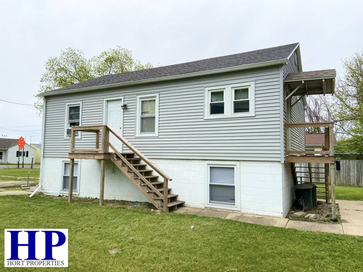 Apartment for rent at 115 W Johnson Ave, Charleston, IL 61920
