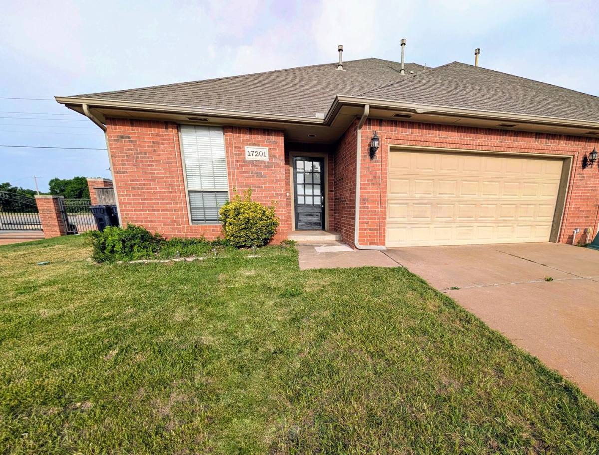 House for rent at 17201 Cedar Dr, Edmond, OK 73025