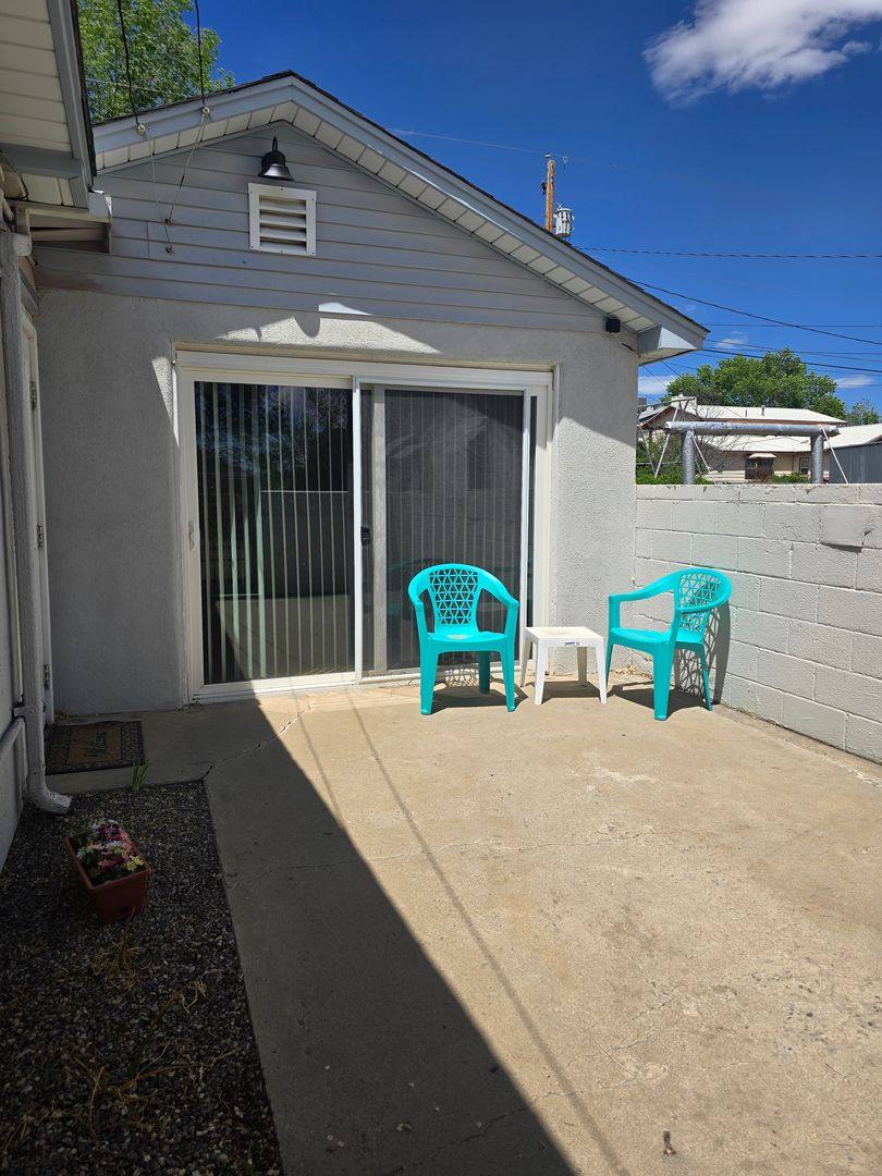Apartment for rent at 404 E Hopi St, Farmington, NM 87401
