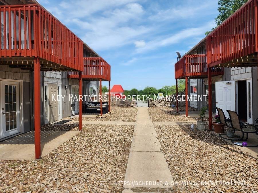 Townhouse for rent at 130 Warner #8, Bonner Springs, KS 66012