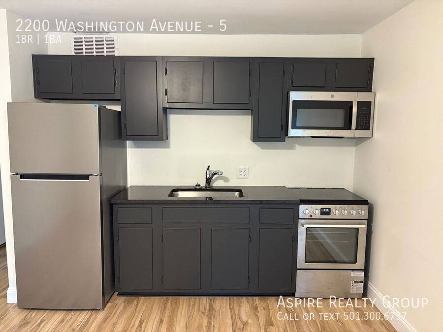 Apartment for rent at 2200 Washington Ave #5, Conway, AR 72034
