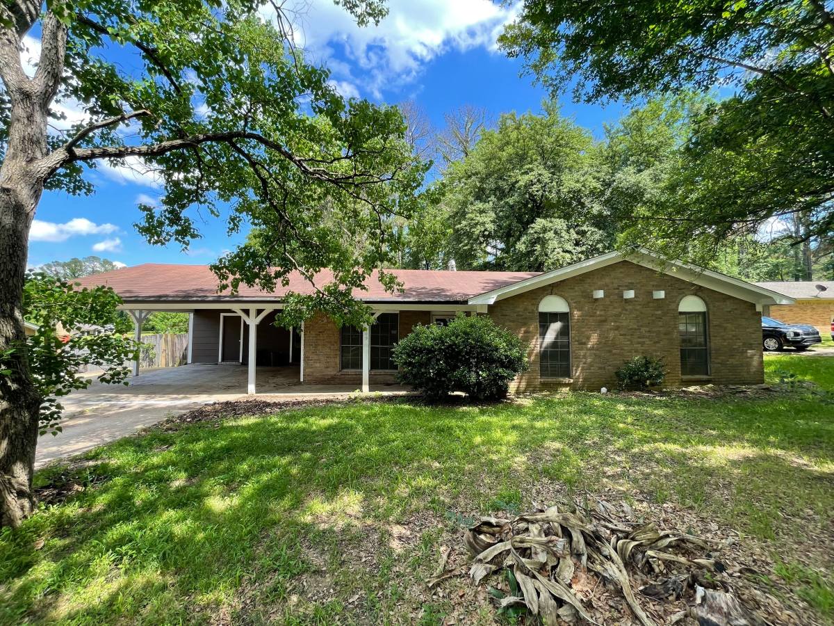 House for rent at 609 Upper Darby Rd, Jackson, MS 39212