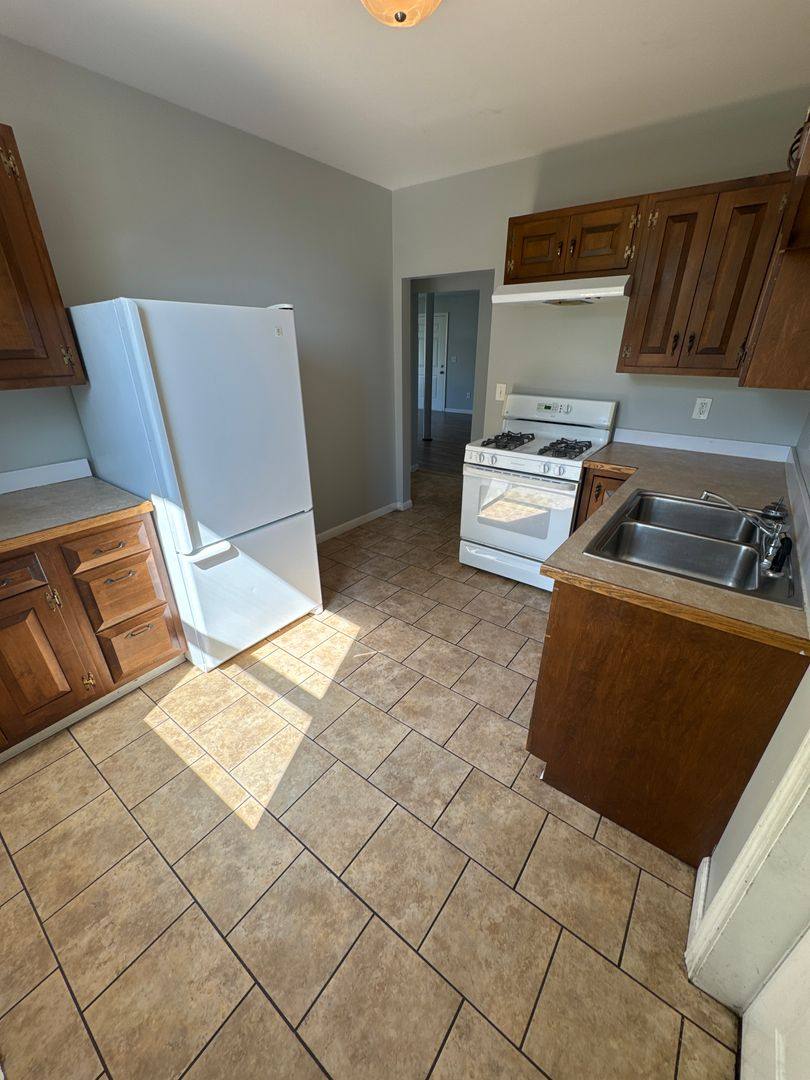 Apartment for rent at 710 Ames St, Saginaw, MI 48602