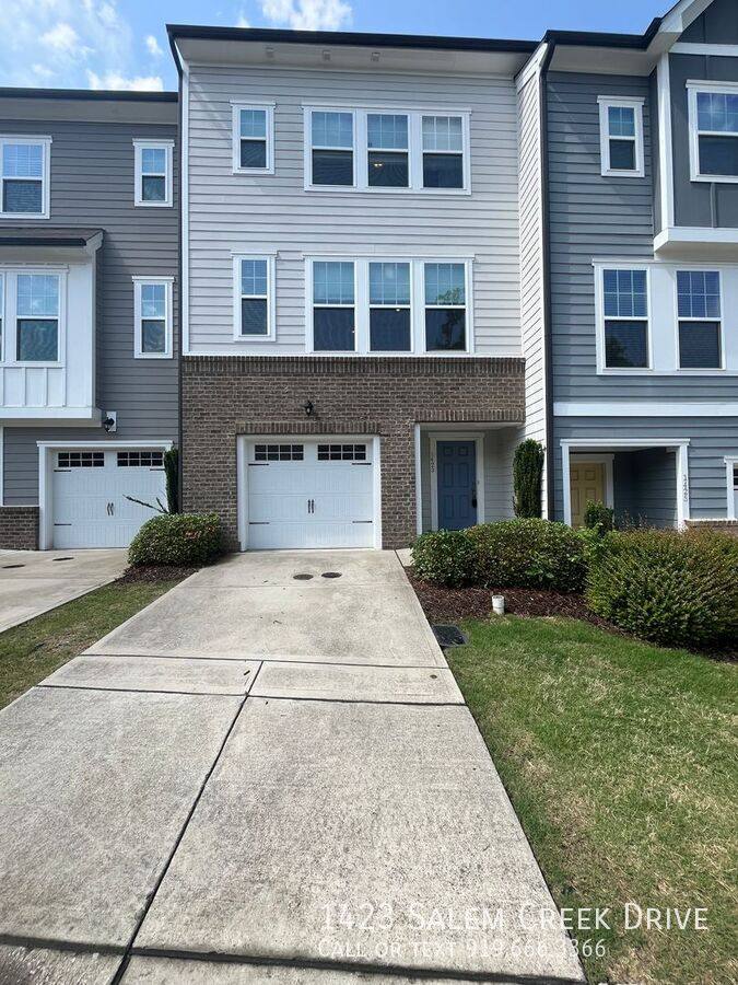 Townhouse for rent at 1423 Salem Creek Dr, Apex, NC 27502