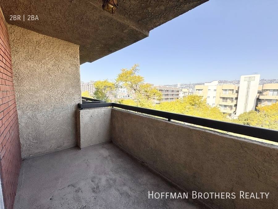 Apartment for rent at 8726 Burton Way #102, Los Angeles, CA 90048