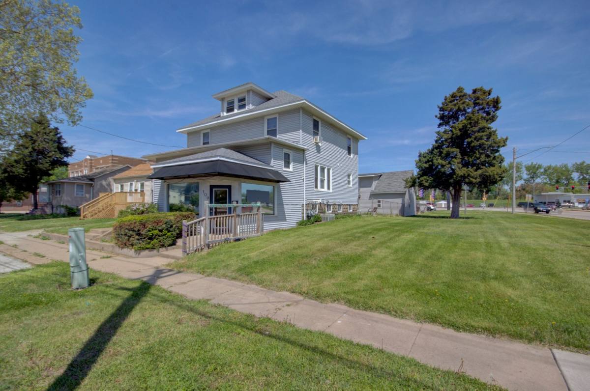 Apartment for rent at 109 2nd Ave W, Milan, IL 61264