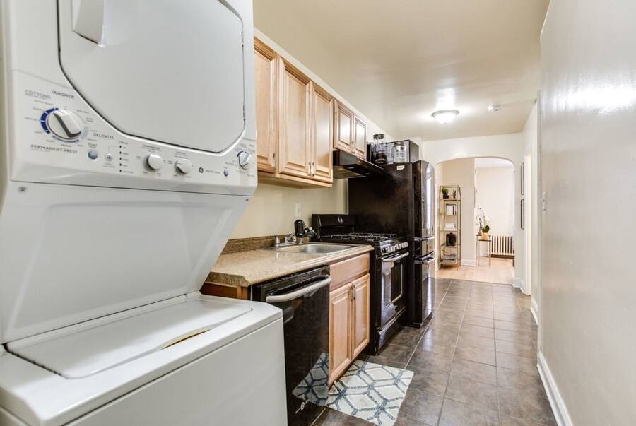Apartment for rent at 928 19th St NE #1, Washington, DC 20002