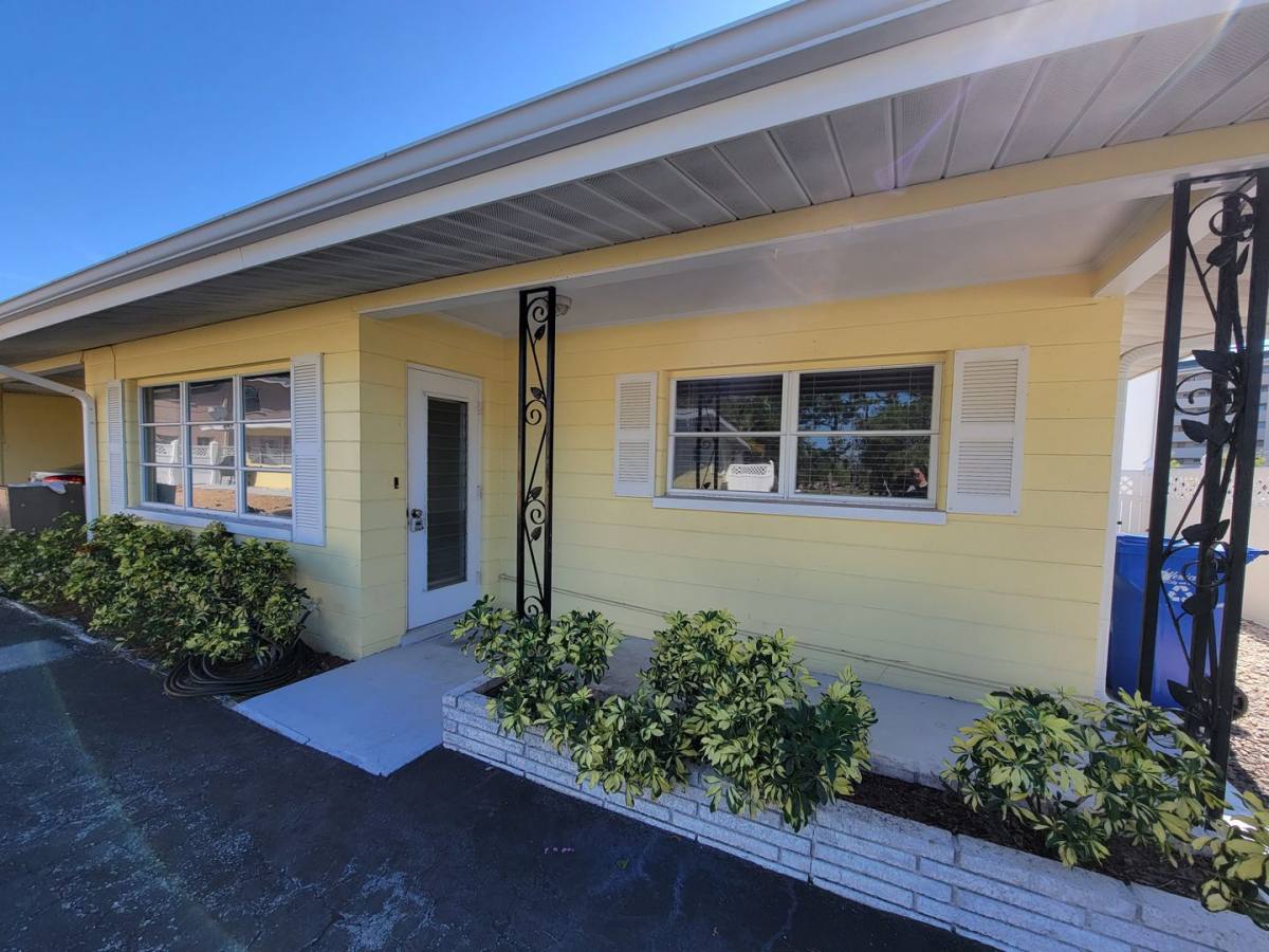 Apartment for rent at 505 Manatee Court, Venice, FL 34285