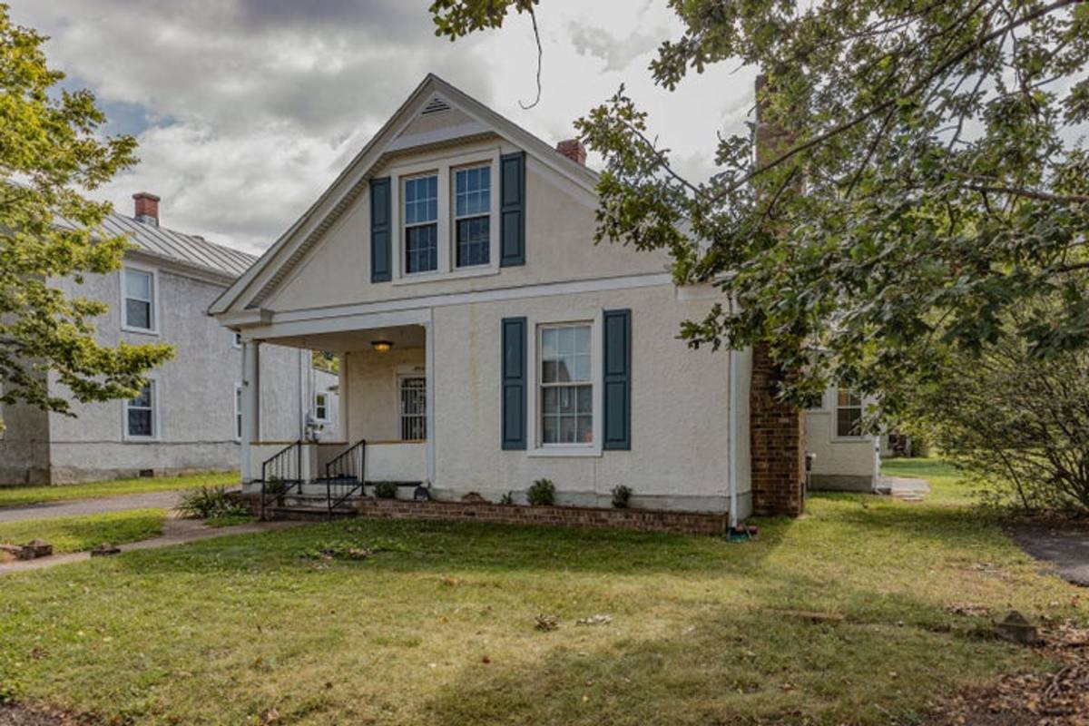Apartment for rent at 1954 Chestnut Ave, Buena Vista, VA 24416