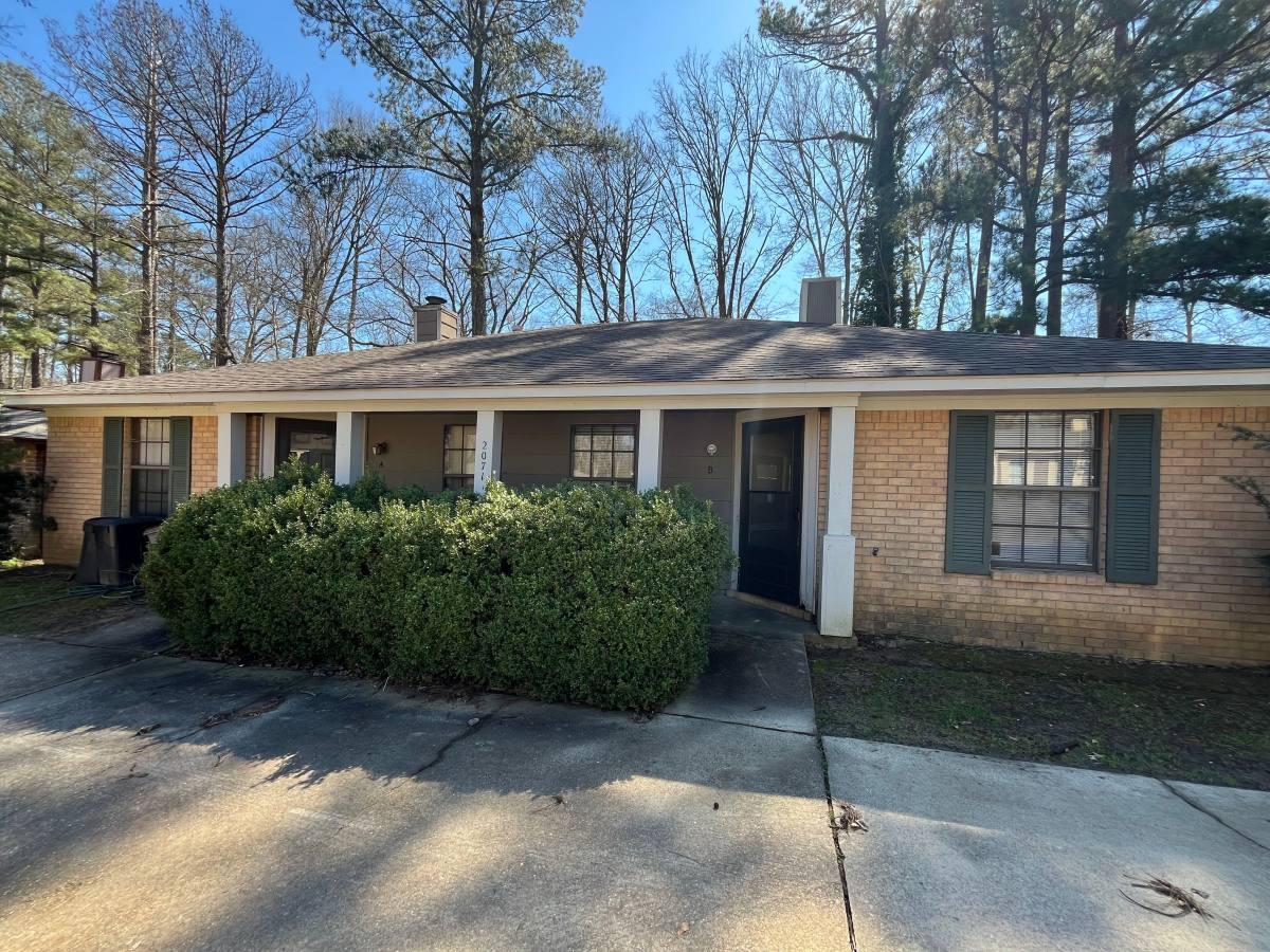 House for rent at 2071 Cooperwell Rd, Jackson, MS 39212