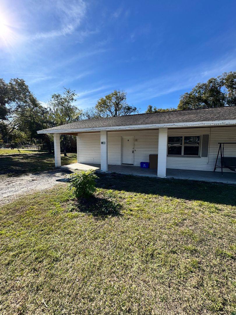 Apartment for rent at 5523-5525 1st St, Zephyrhills, FL 33542