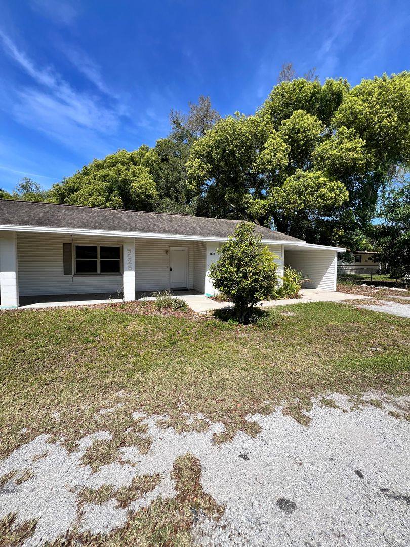 Apartment for rent at 5523-5525 1st St, Zephyrhills, FL 33542