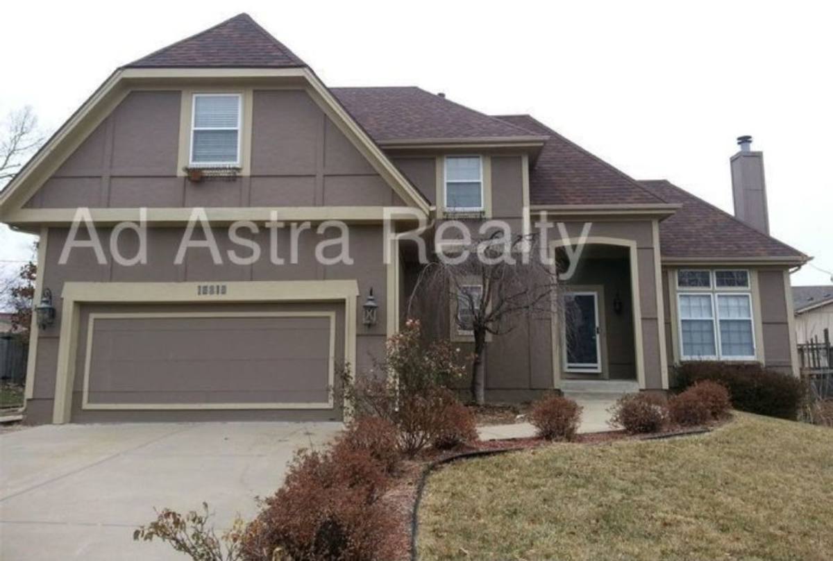 House for rent at 15810 Beverly St, Overland Park, KS 66223