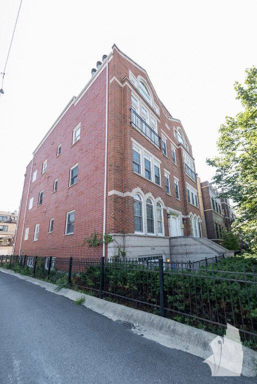 Apartment for rent at 2743 N Southport Ave #1N, Chicago, IL 60614