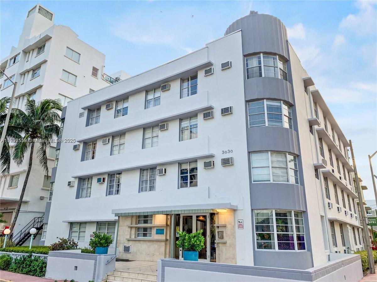 Apartment for rent at 3030 Collins Ave #4C, Miami Beach, FL 33140