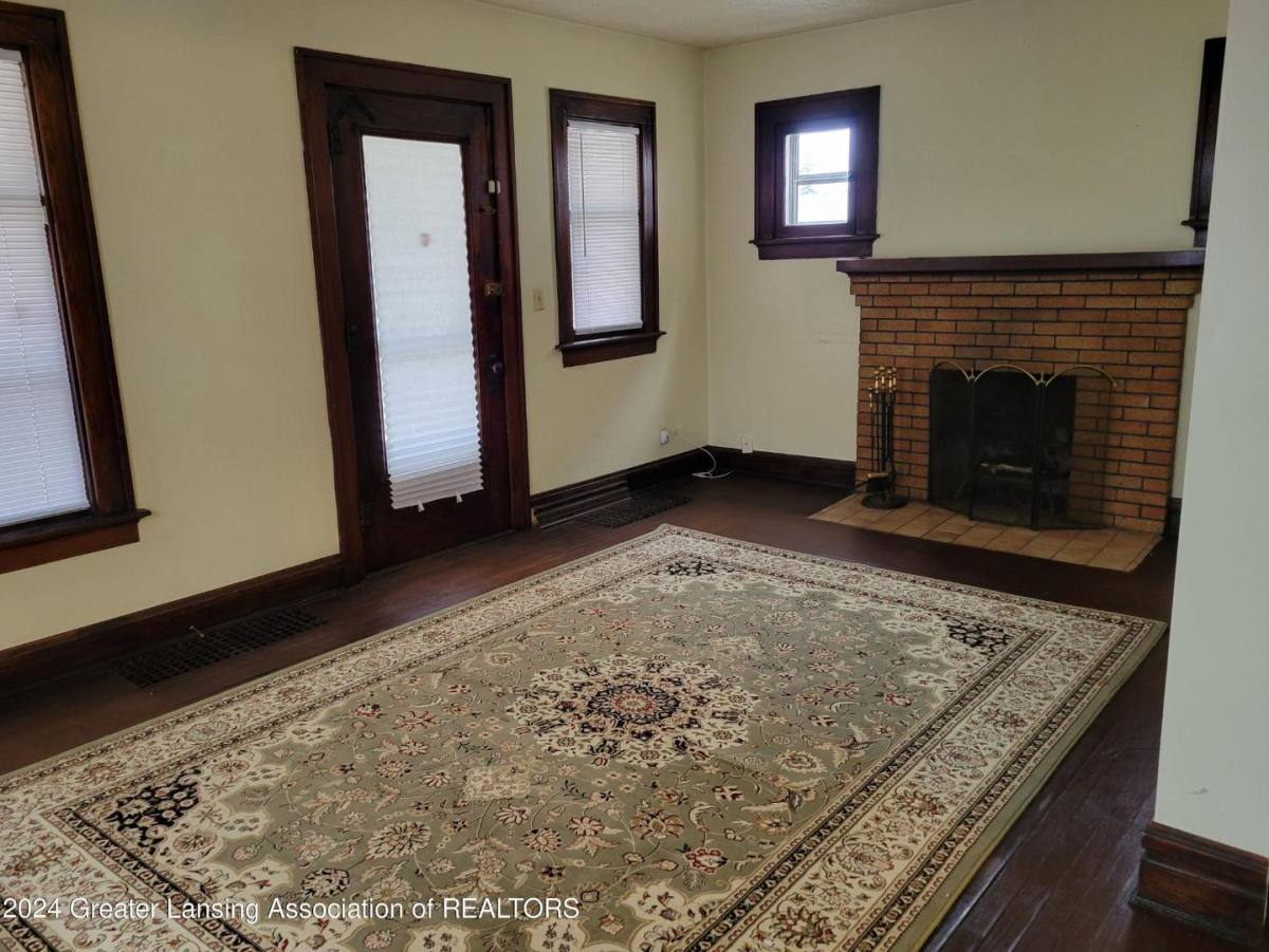 Apartment for rent at 209 E Mount Hope Ave, Lansing, MI 48910