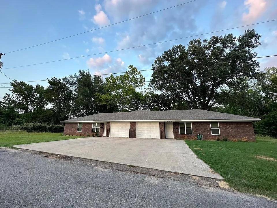 Apartment for rent at 218 Cheek St #101, Mineola, TX 75773