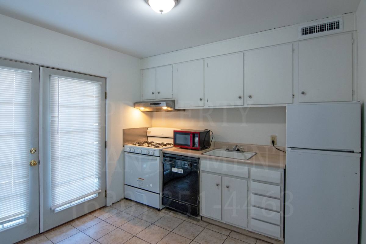 Apartment for rent at 403 W 9th St #4, Coffeyville, KS 67337