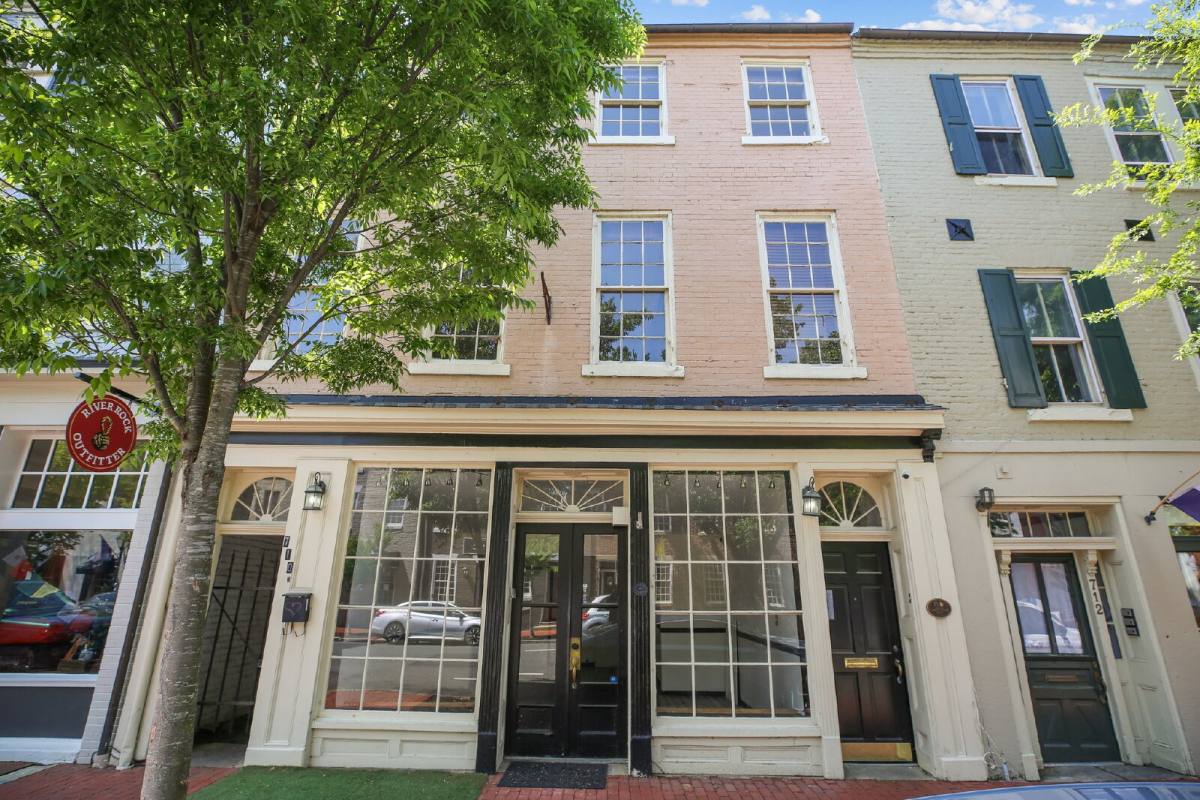 Apartment for rent at 710 Caroline St #B, Fredericksburg, VA 22401