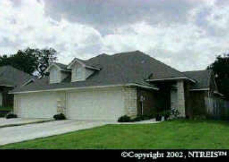 Townhouse for rent at 224 Rentz Place Circle, Weatherford, TX 76086