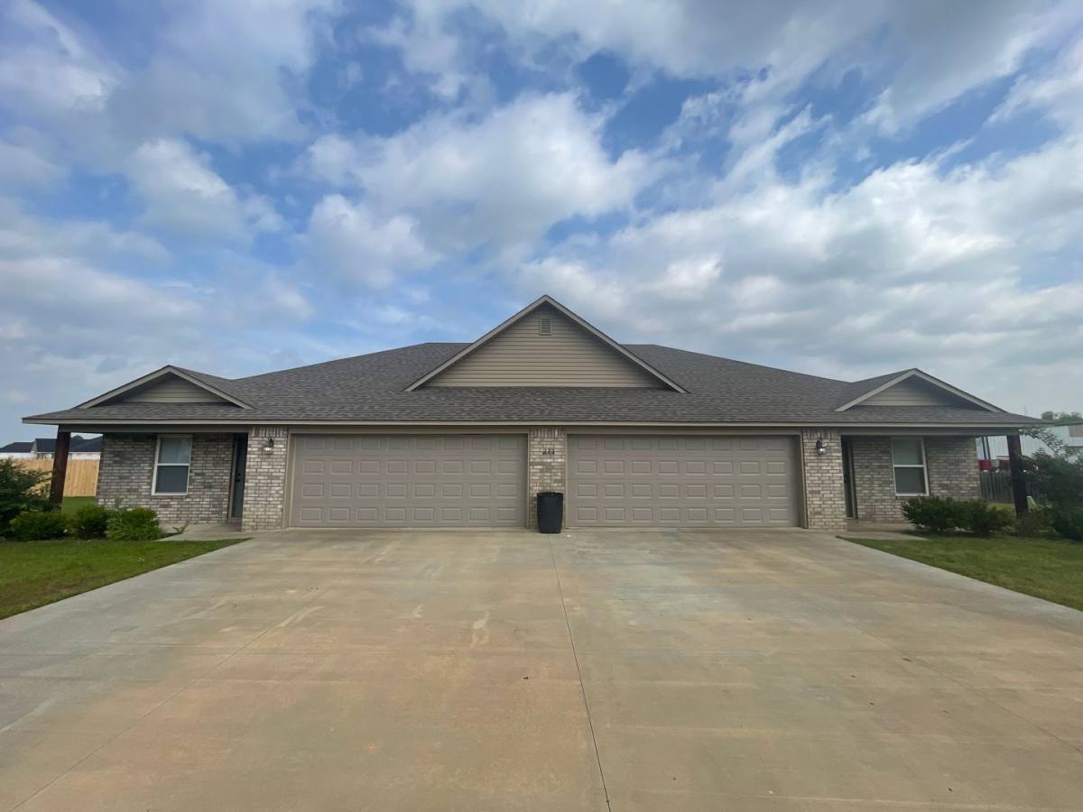 Apartment for rent at 210A-211B Rock Circle, Lavaca, AR 72941