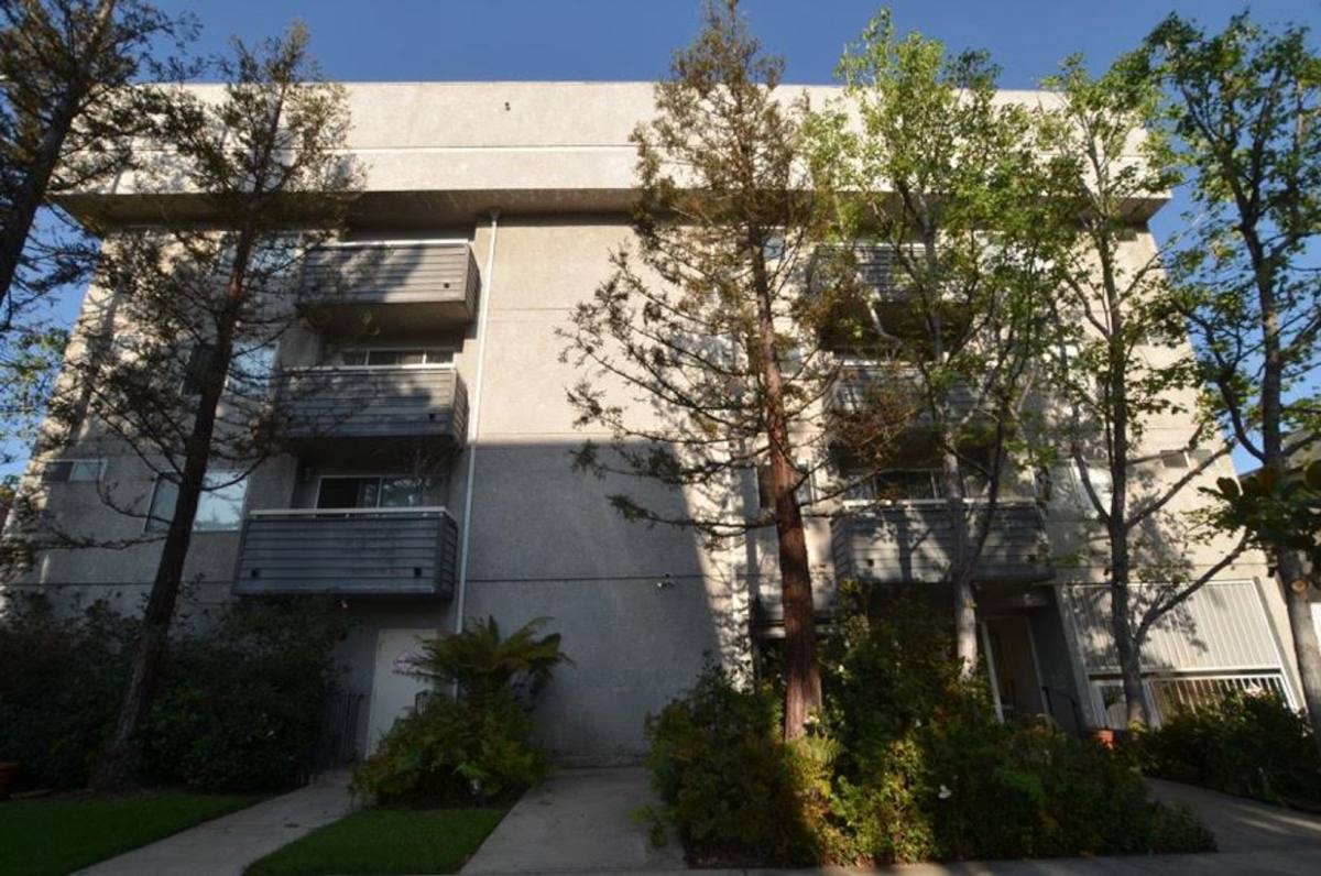 Apartment for rent at 300 S Clark Dr, Los Angeles, CA 90048