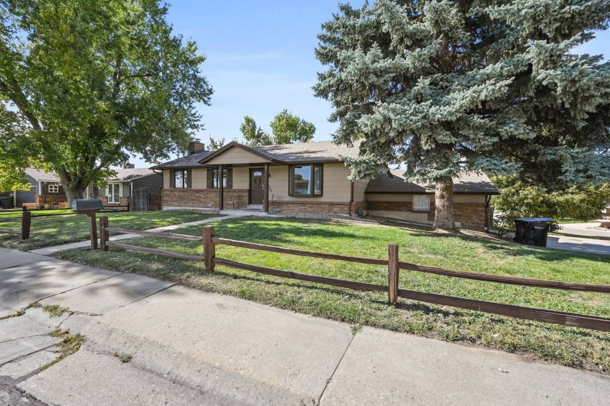Townhouse for rent at 6535 Dover St, Arvada, CO 80004