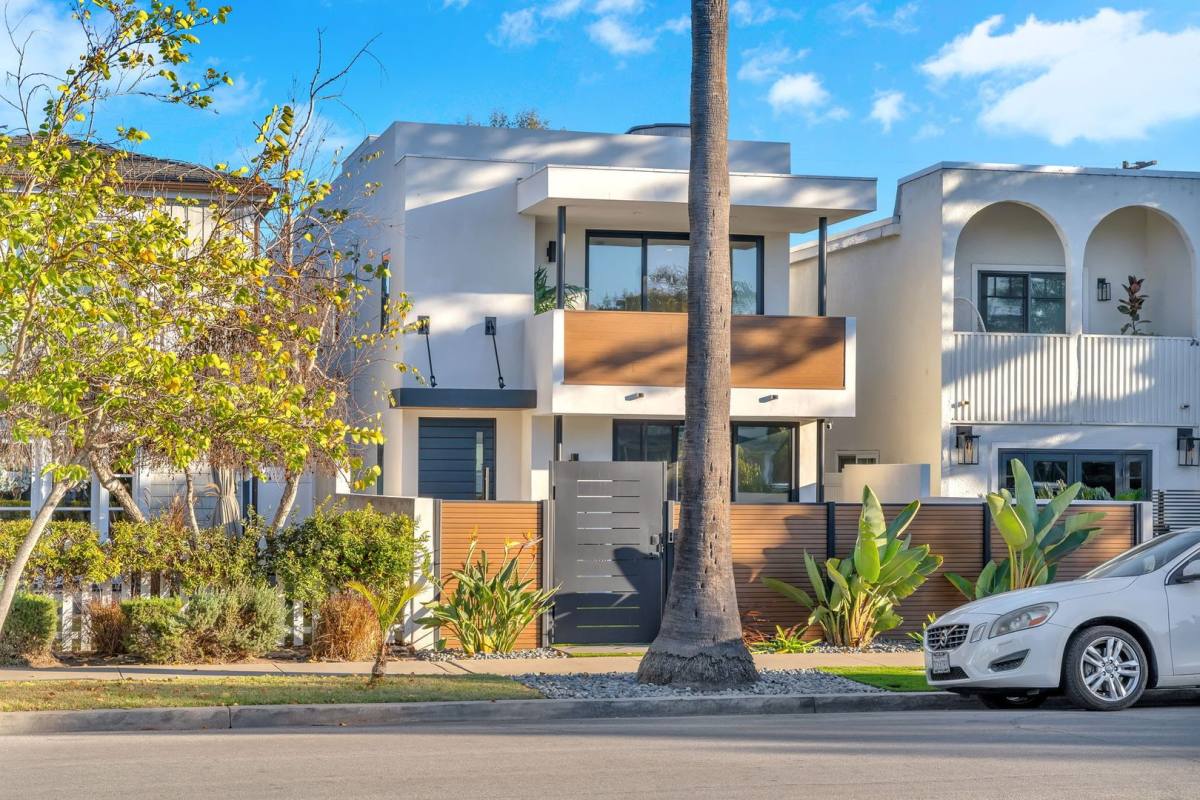 Apartment for rent at 437 Alameda Blve, Coronado, CA 92118