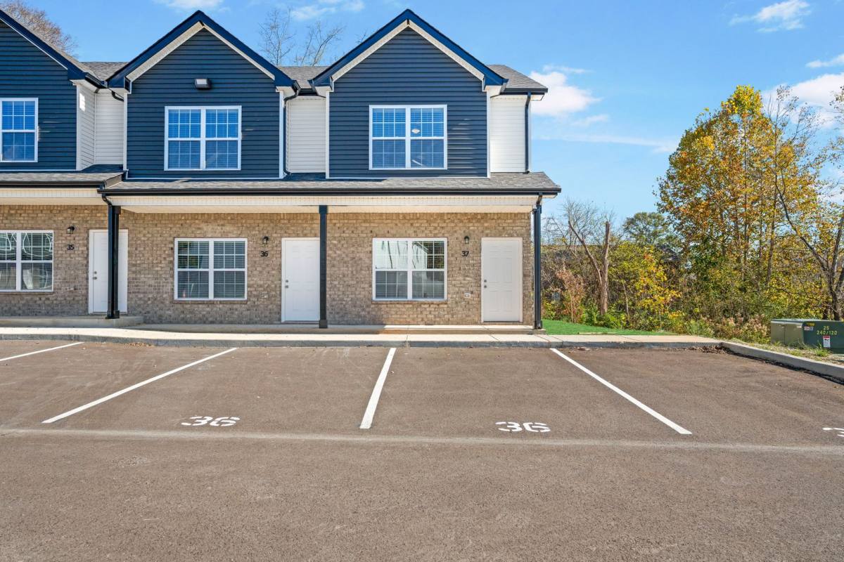 Townhouse for rent at 860 Needmore Rd, Clarksville, TN 37040