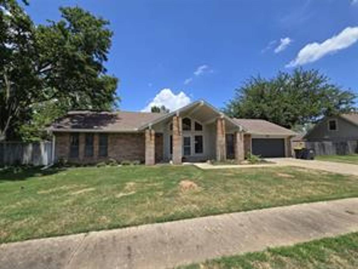 House for rent at 1017 W H St, Jenks, OK 74037